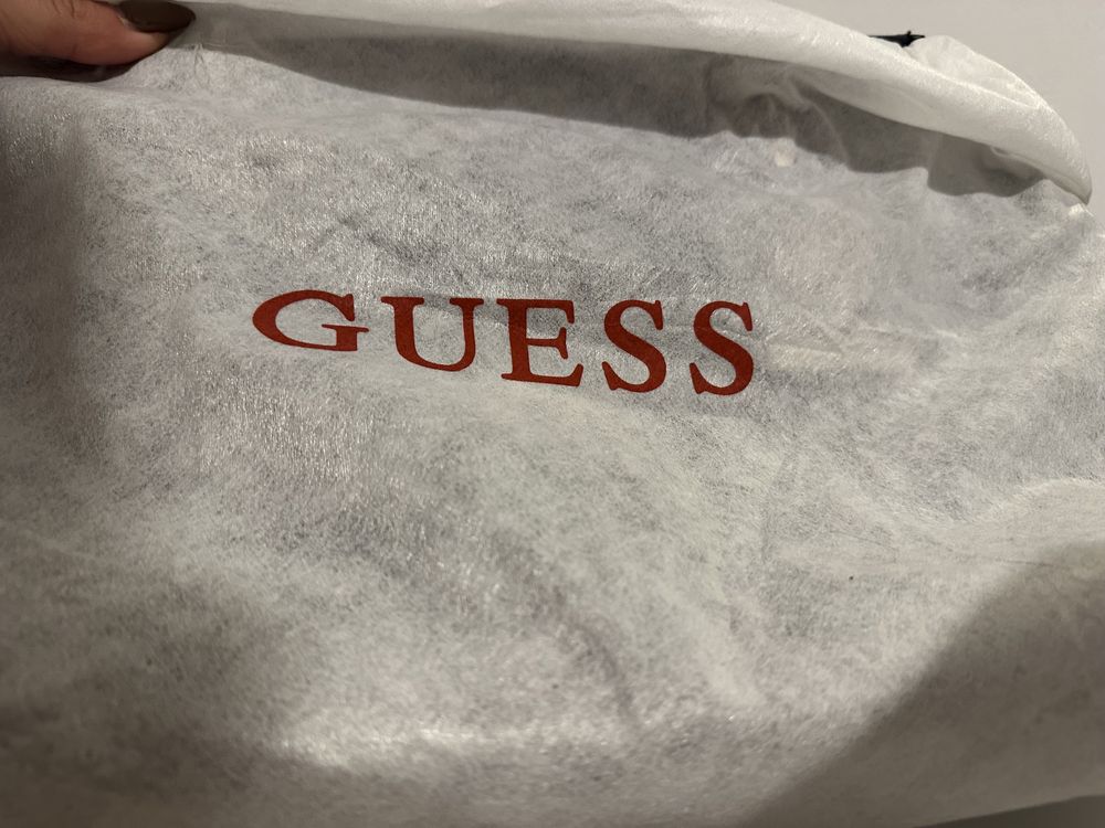 Дамска чанта Guess