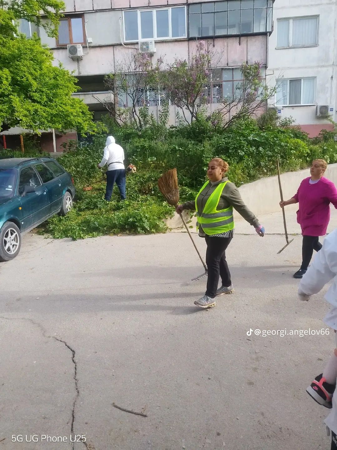 Поддържане на зелени площи
