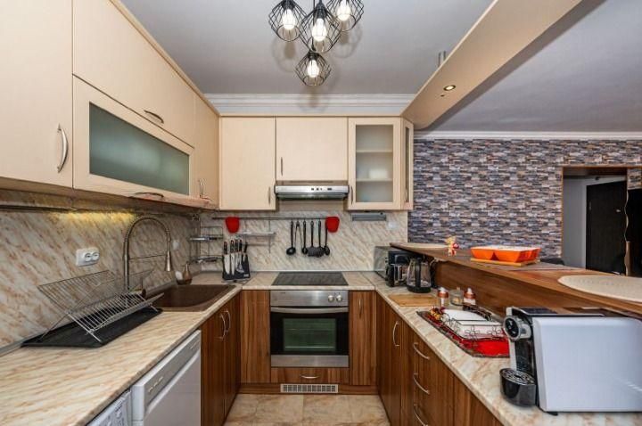 Дава се под наем Тристаен апартамент в Пловдив, Център - 100 кв.м за 850 € - Снимка #3