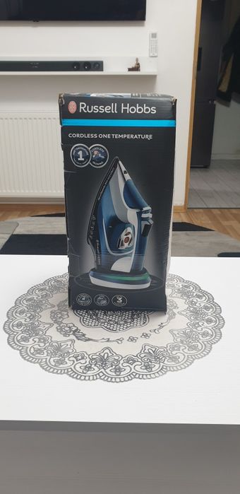 Fier de calcat Russell Hobbs