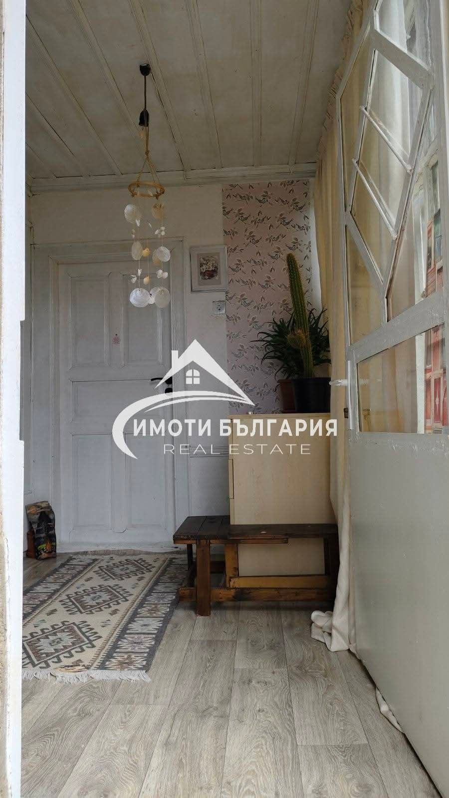 Къща в с.Мраченик,  общ.Карлово