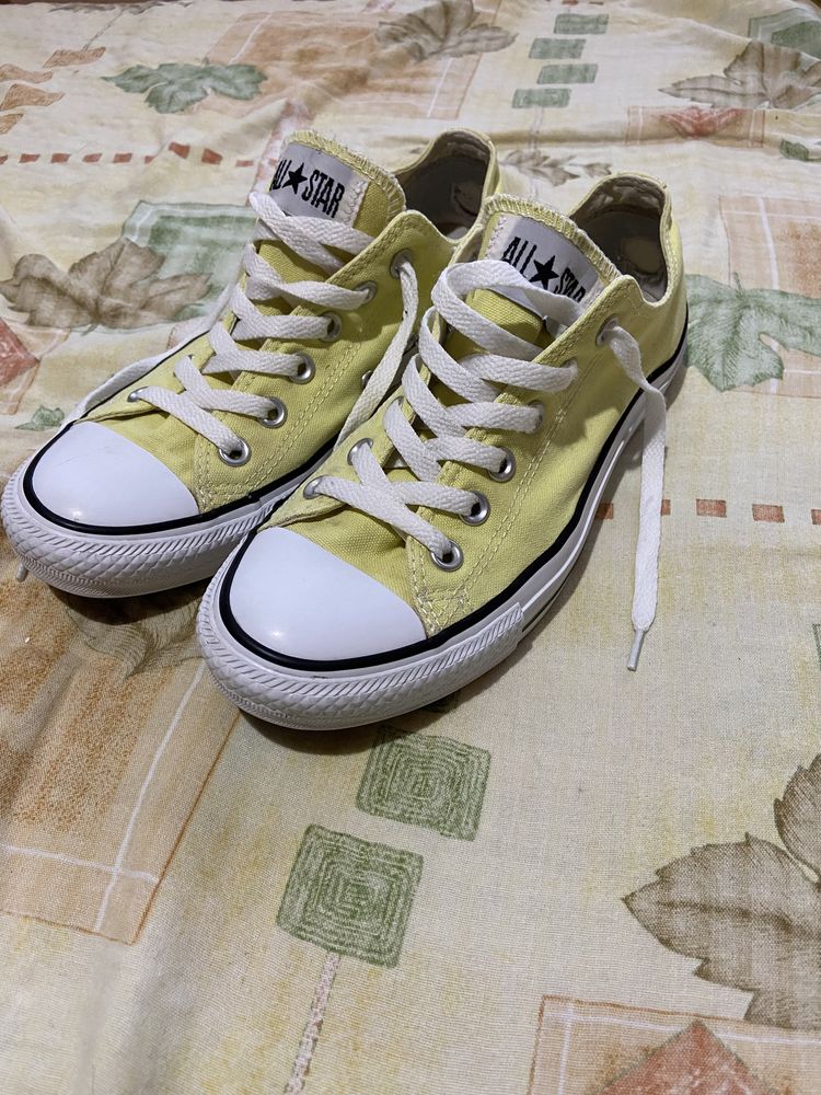 Много запазени обувки(кецове) на Конверс(Converse), 39 номер, унисекс