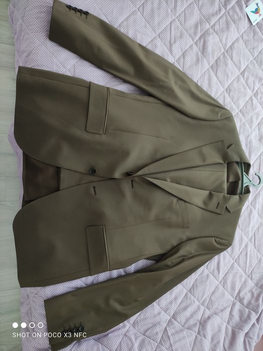 Продам новый костюм срочно