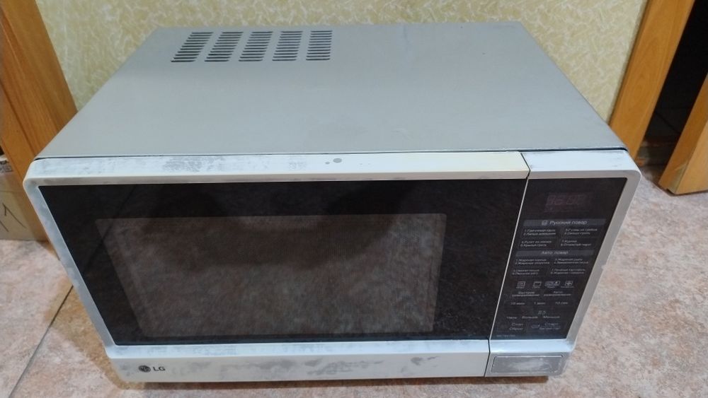 Микроволновка в хорошем состоянии.