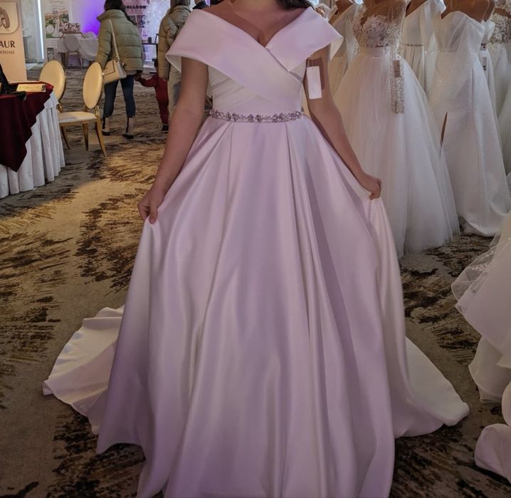 Vând rochie de mireasā