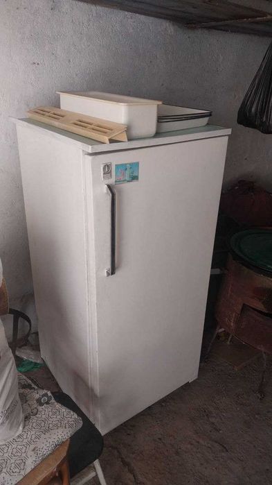 Холодилник сотилади