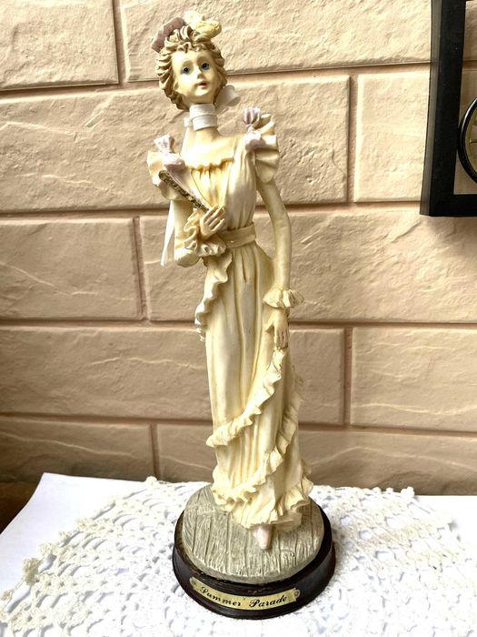 Красива порцеланова дама от Англия