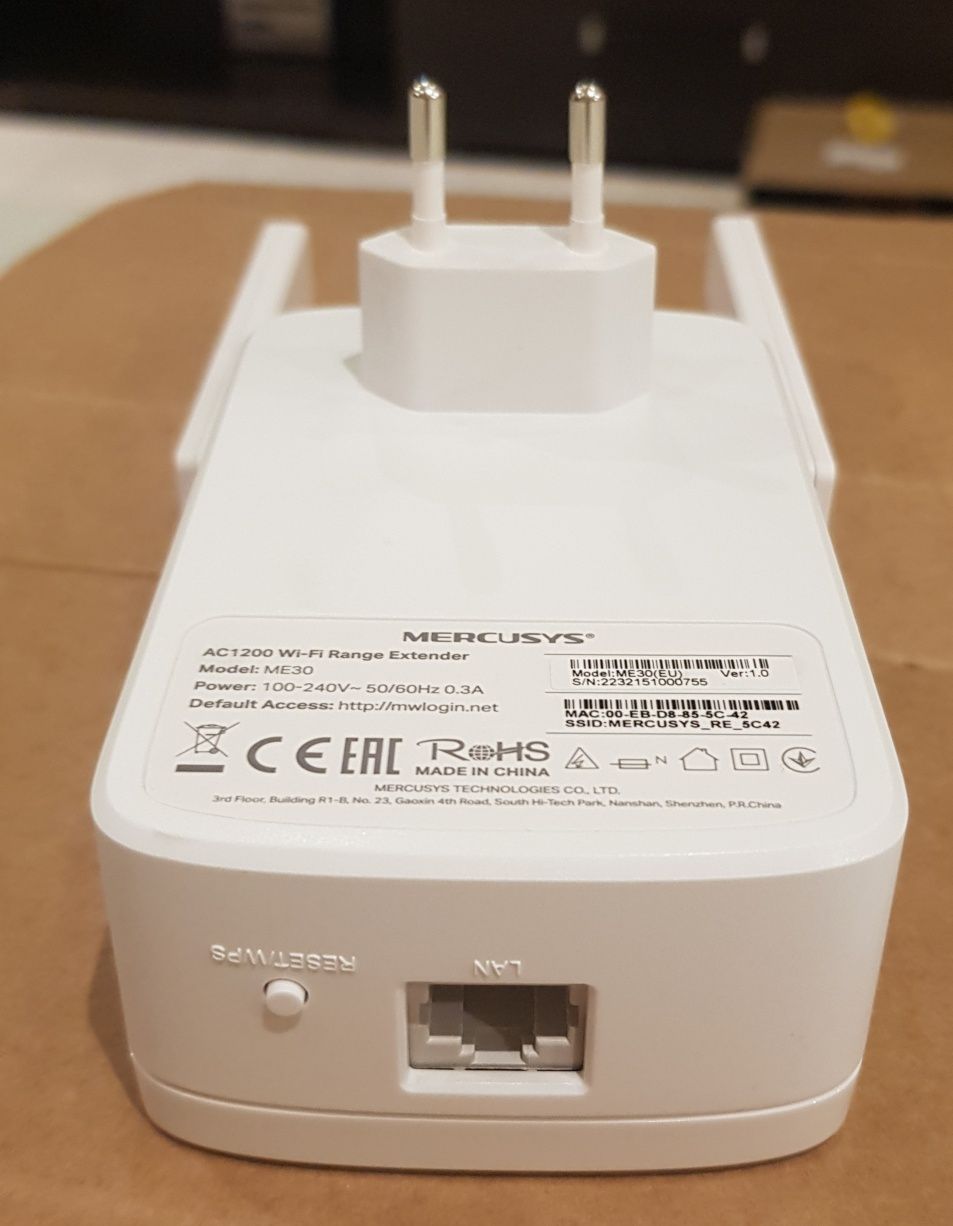 Vând range extender Mercusys AC1200, ME30