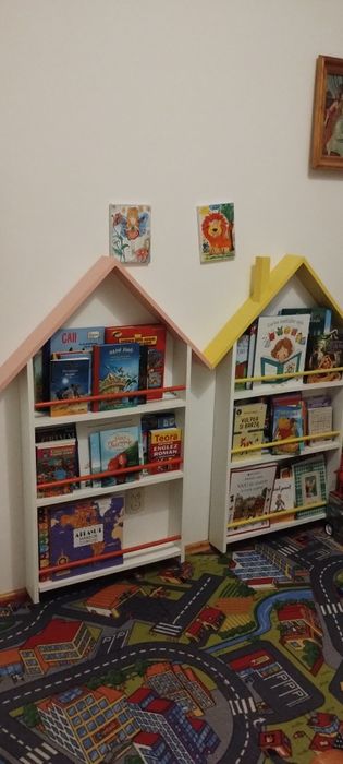 Biblioteca tip căsuța Montessori