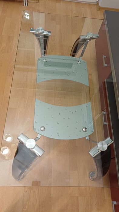 Стъклена маса зс хол и всекидневна стандартен разнер