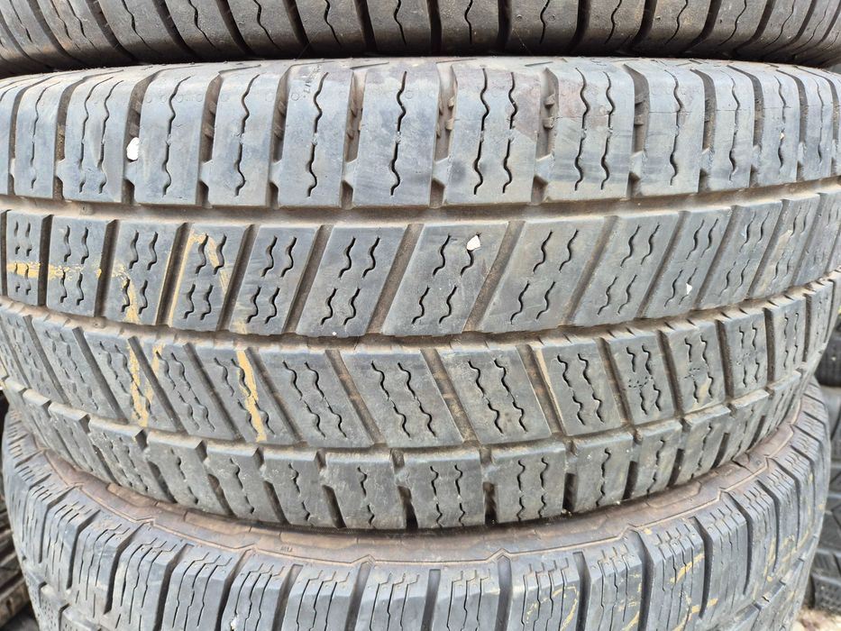 Anvelope VARA IARNA 4 Sezoane 235/65/16C Continental Impecabile 2022