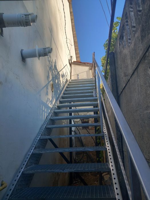 Scara zincata galvanizata la comandă oriunde în tara oferim și montaj