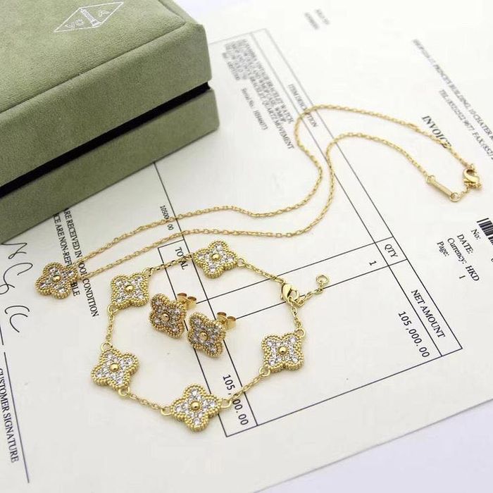 Van Cleef & Arpels позлатени обици