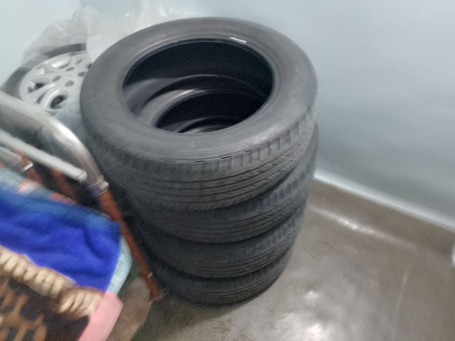 Продам Шины комплект R17