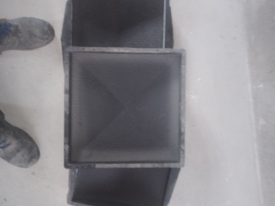 Vând matrițe de plintă