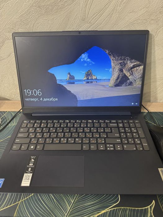 Продам ноутбук Lenovo в идеальном состоянии