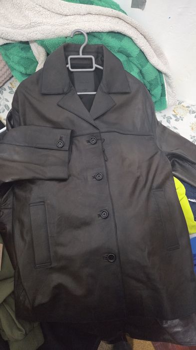 Vând geci de piele originale maximo duti culoare maro si negrui