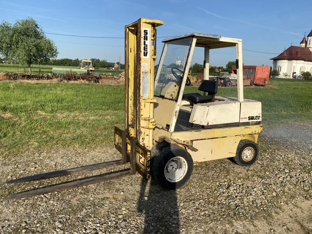 Stivuitor diesel ridica 2.5T la 3.25M H stare buna motor perkins