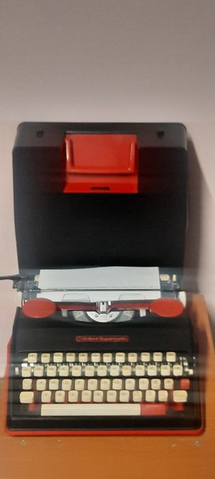 Mașină de scris Brillant Supermatic impecabilă
