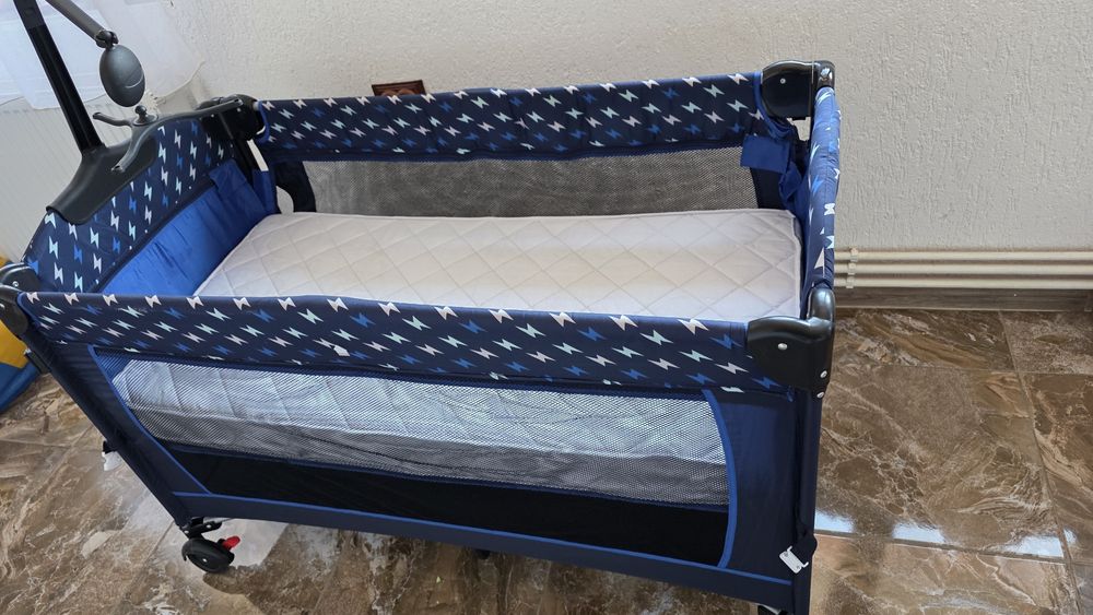 Vând pătuț de bebe+saltea