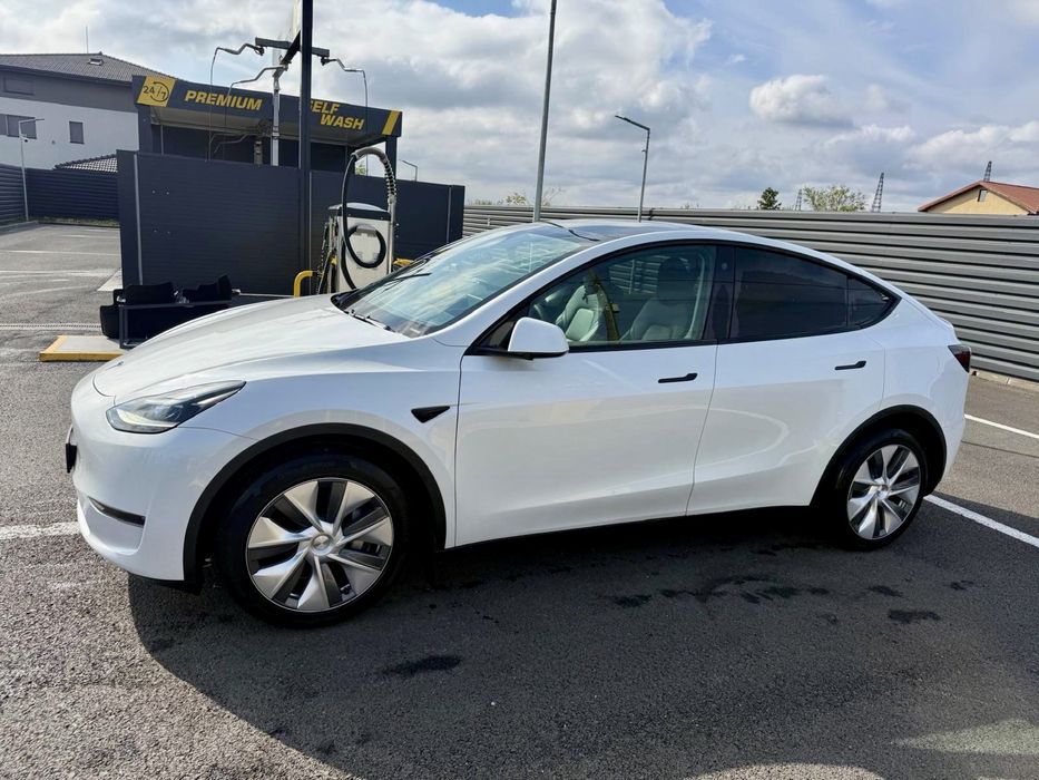 Tesla Model Y AWD LR
