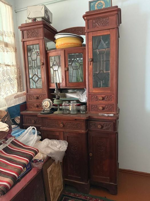 Шкаф  антикварный