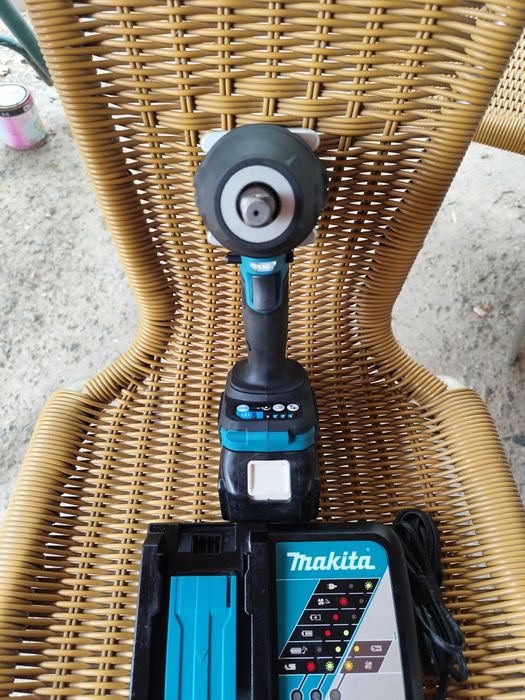 Pistol impact Makita DTW 700 nou