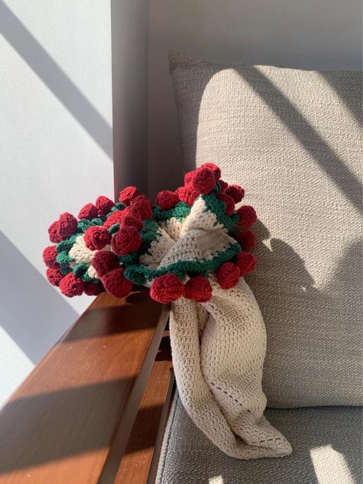 Цветы, вязаный плед подарок на Новый год