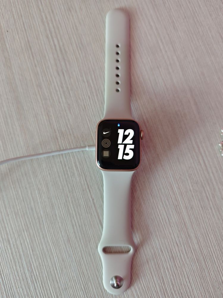 Apple Watch SE 40mm starlight