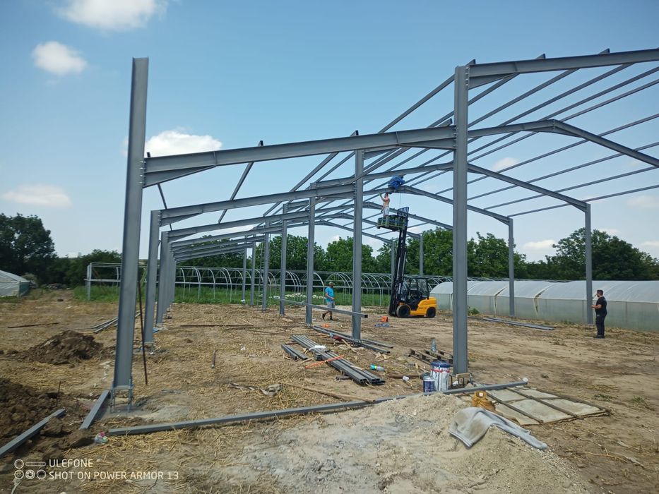 Vand hala metalica 12X20 metri cu panouri sandwichi