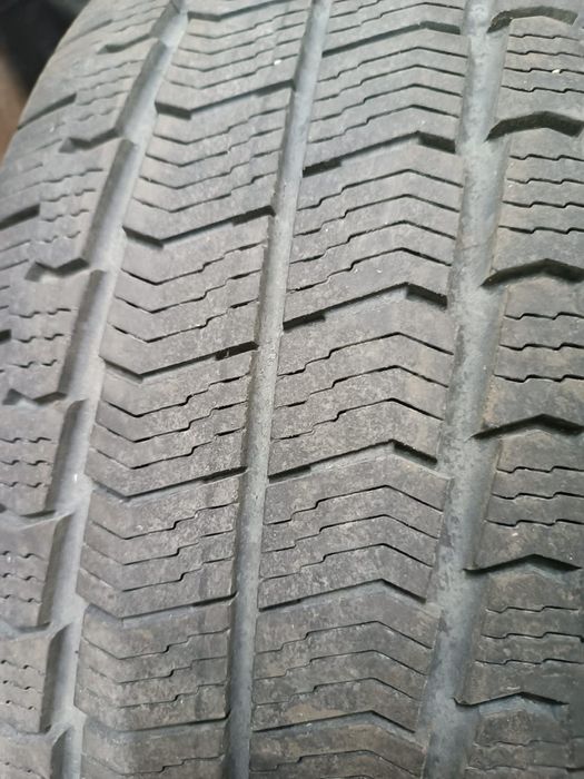 Vând 2 anvelope R16 C