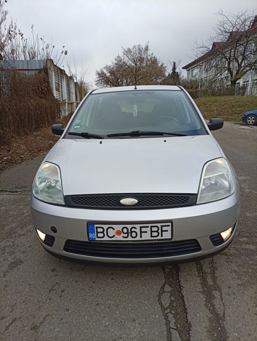 Vând Ford fiesta