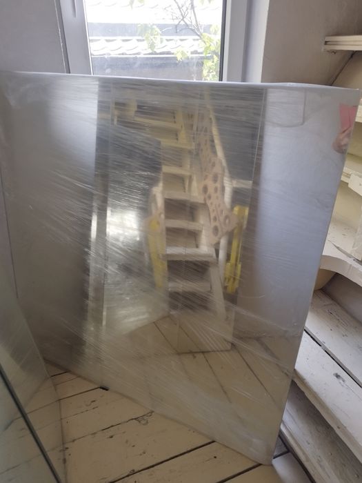 Зеркало настенное новое