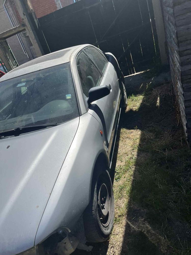 Audi A4 B5 na chasti