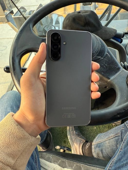 Samsung A56 5G 8/256GB Yangi 3 oy ishlagan ABMEN BOR