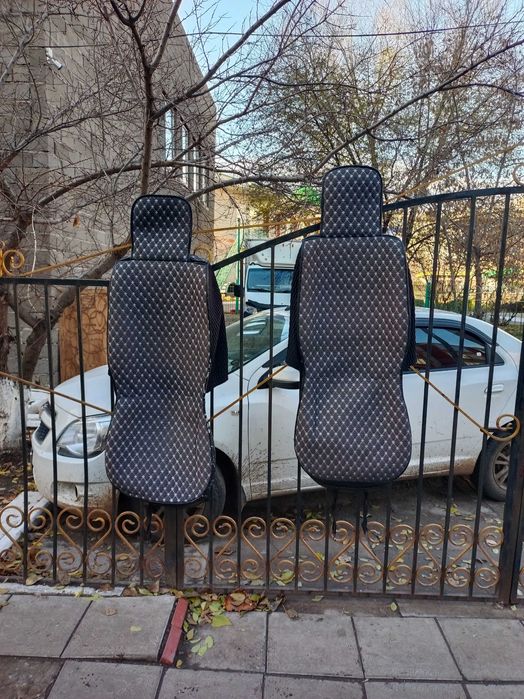Продам передние автомобильные чехлы, б/у,