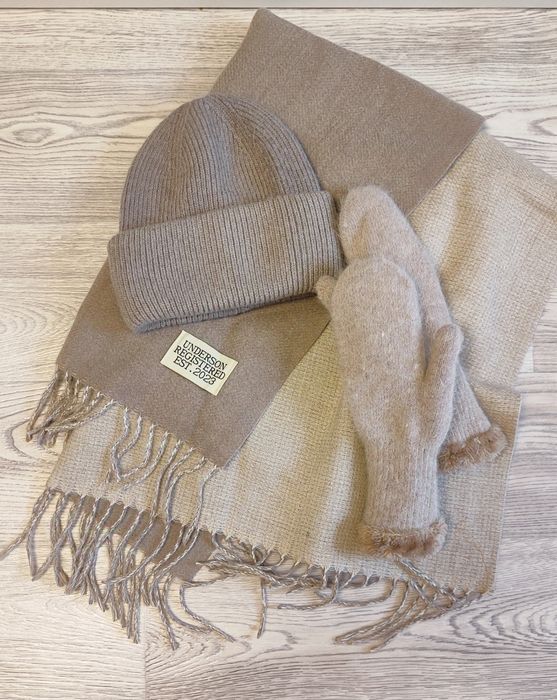 Продам шапка, варежки, палантин.