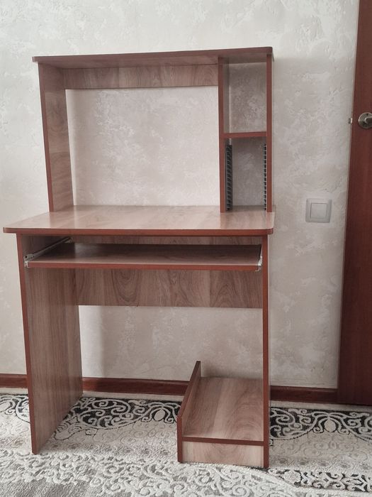 Продам компьютерный стол