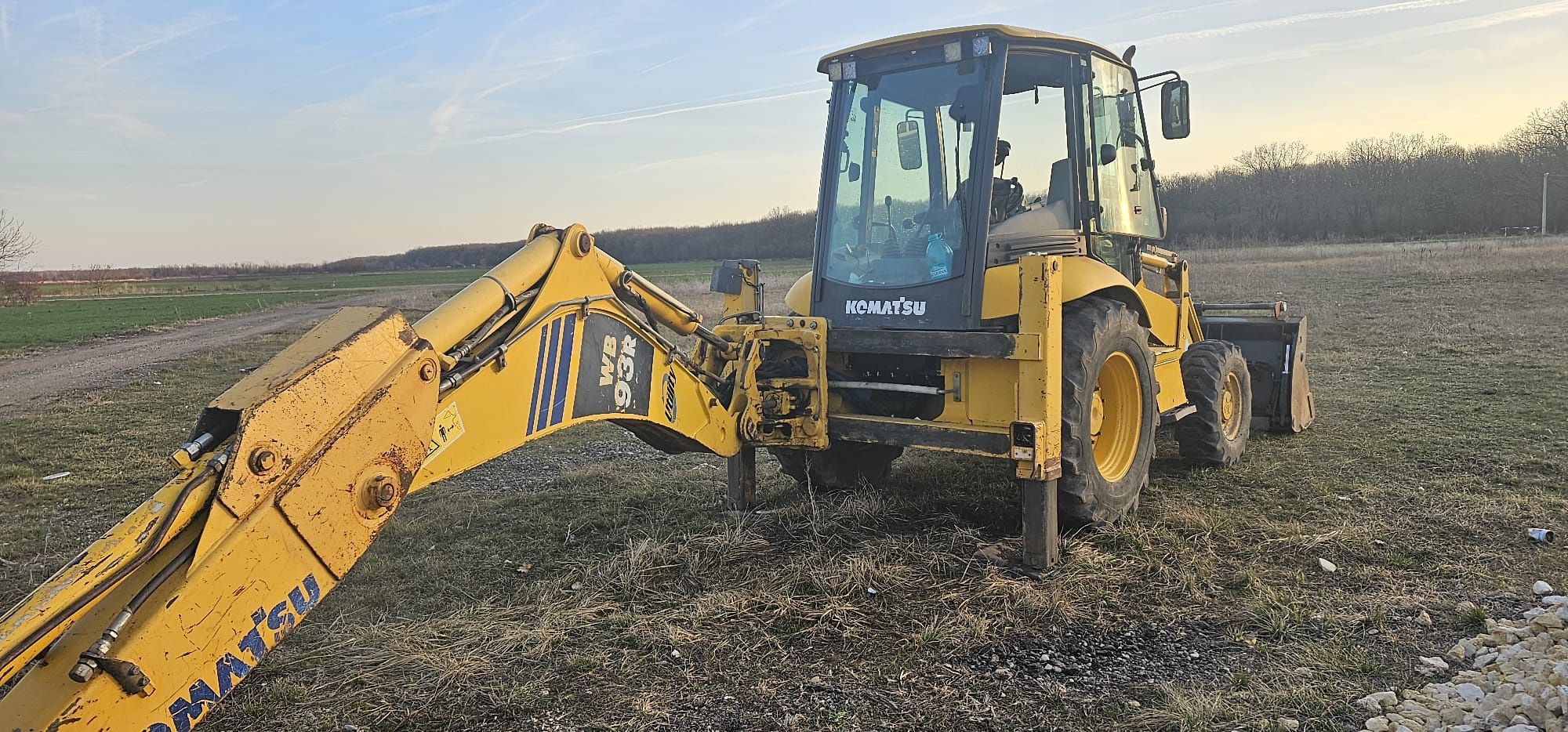 Buldoexcavator komatsu wb93r5 an 2008