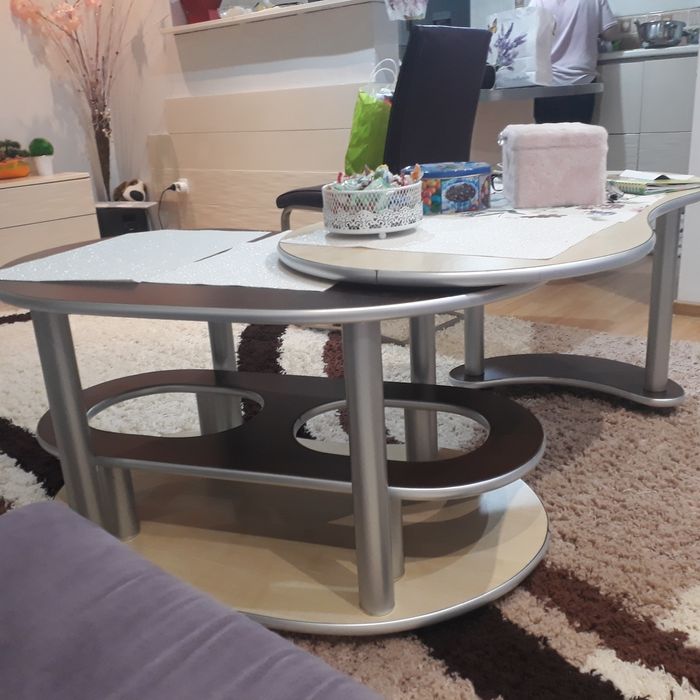coltar extensibil cu sezlong si măsuță cafea
