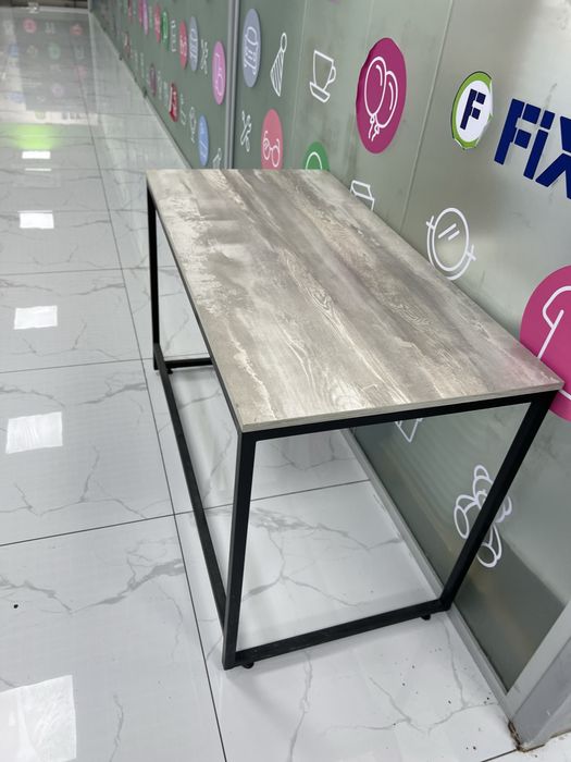 Стол новый прочный