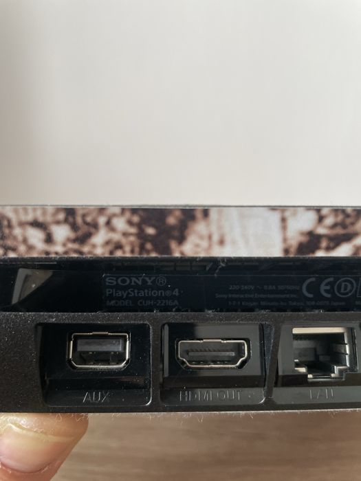 Play Station 4 slim