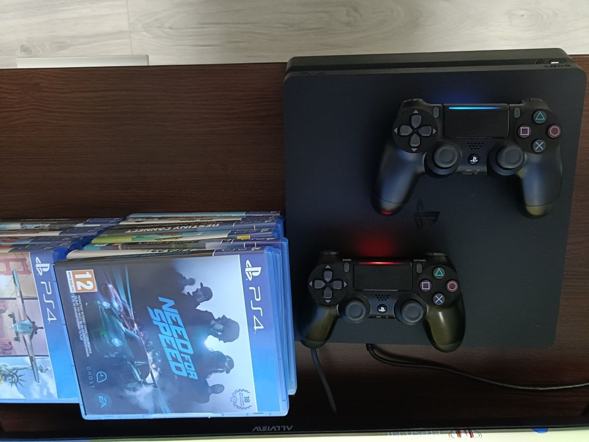 Ps4 cu 2 joysticuri și 21 de jocuri