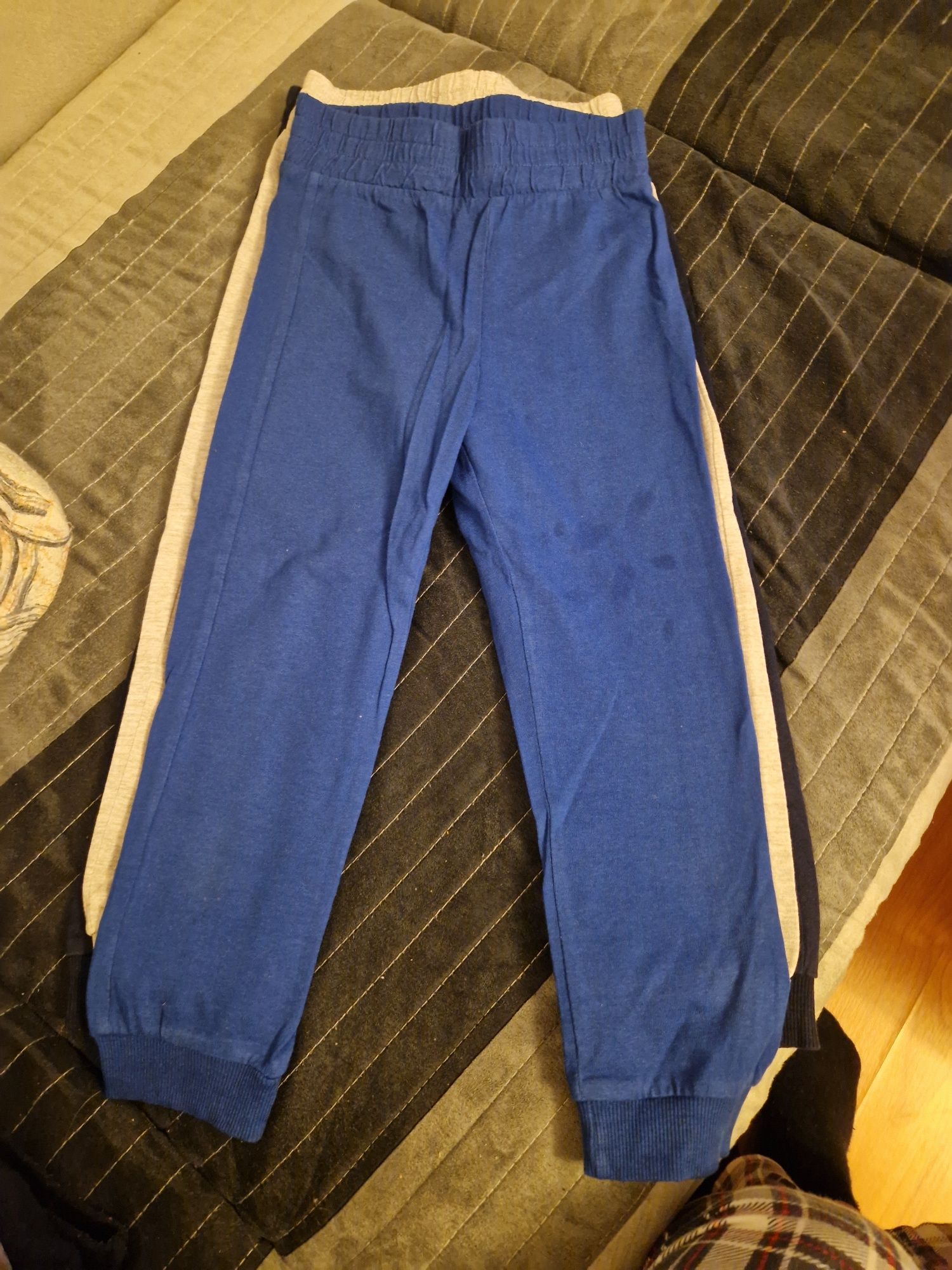 Vând set pantaloni H&M