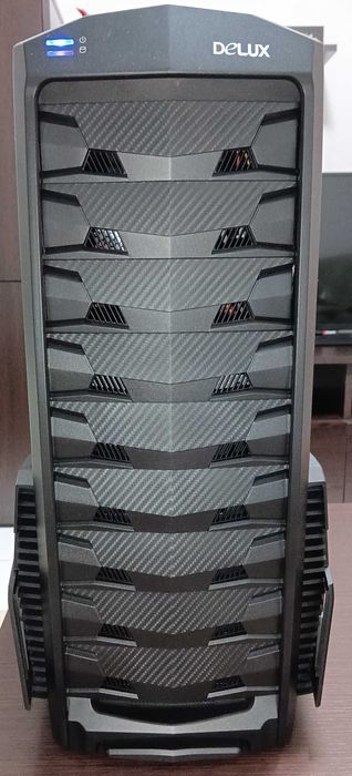 Геймърски компютър Delux Carbon i7 16GB RAM SSD Radeon Vega 56 8GB