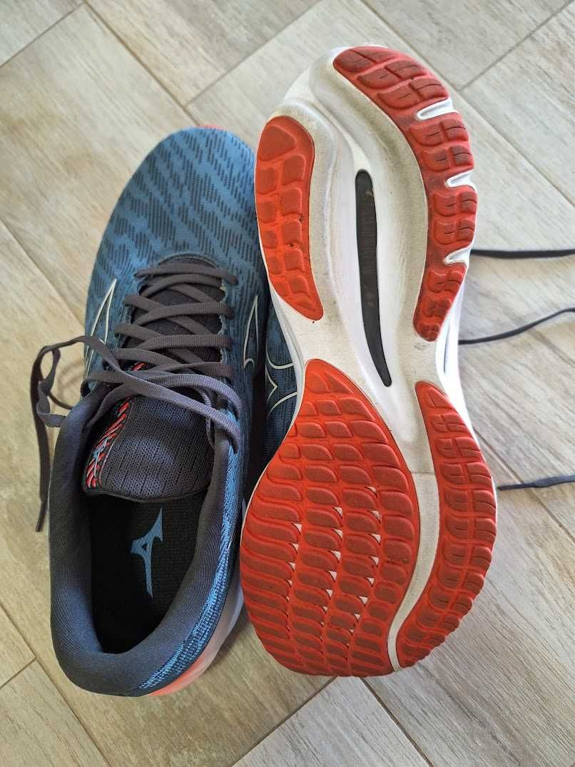 Маратонки Mizunu