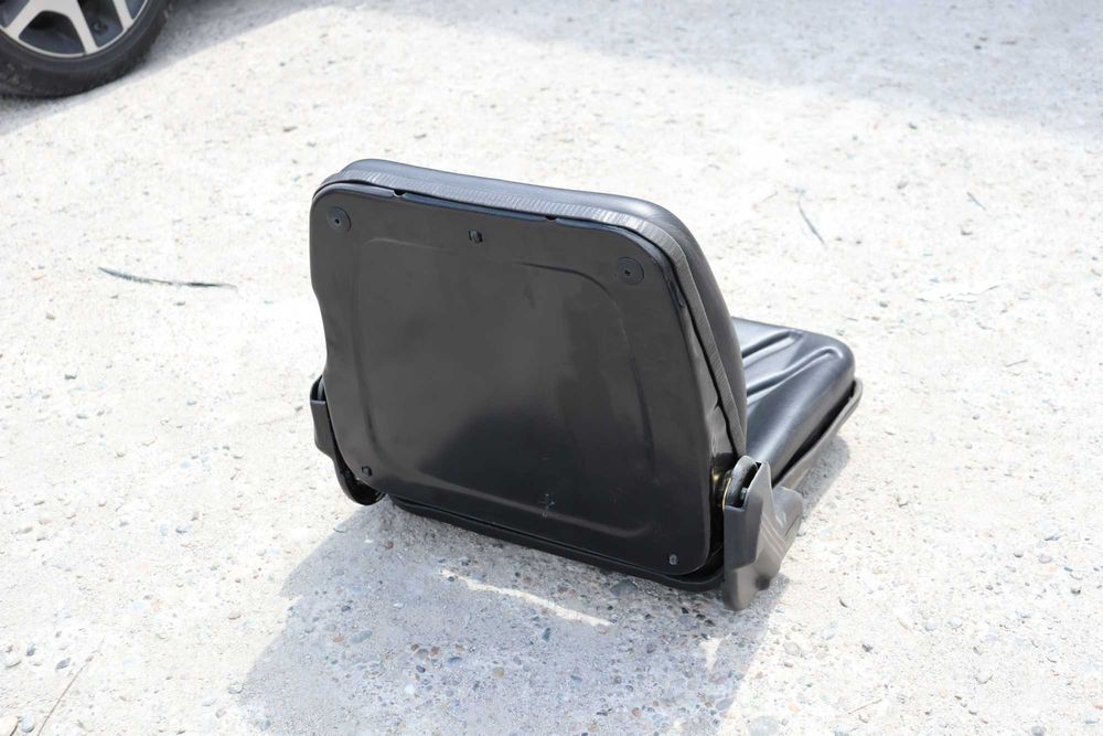 Scaun de Tractor nou cu Spatar reglabil si Reglaj Fata Spate