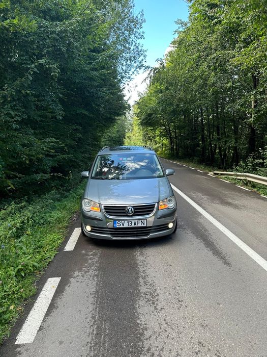 Vând Volkswagen Touran