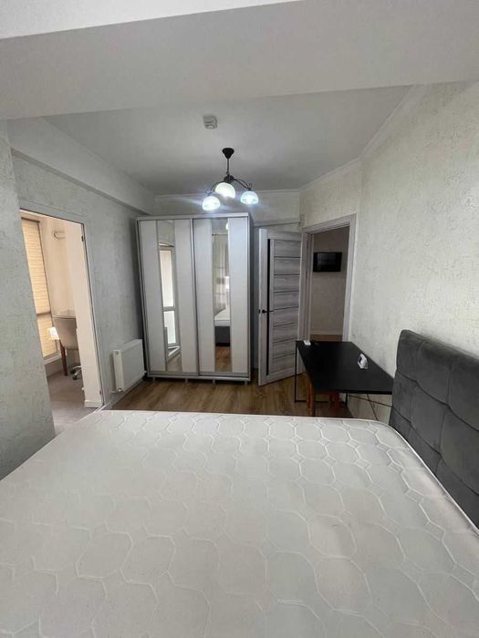 Тристаен имот в Студентски град