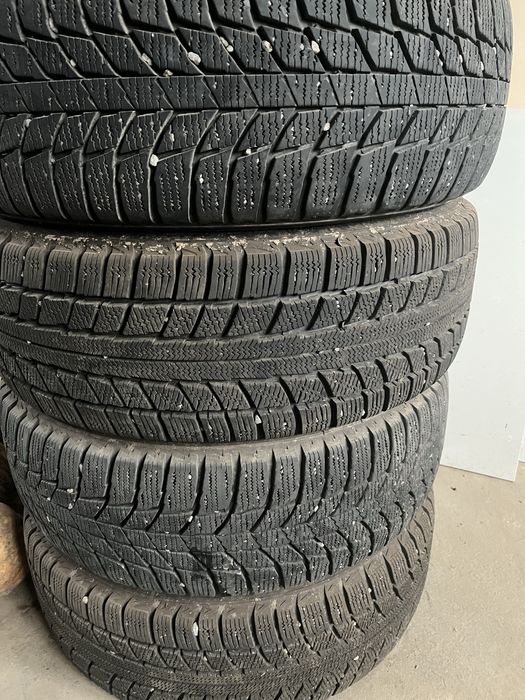 Продам шины зимние  80000 тг